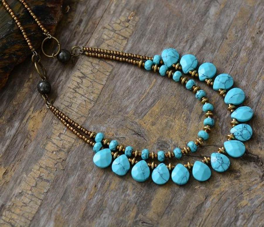 Détail des pierres agates et jaspes du collier vintage
