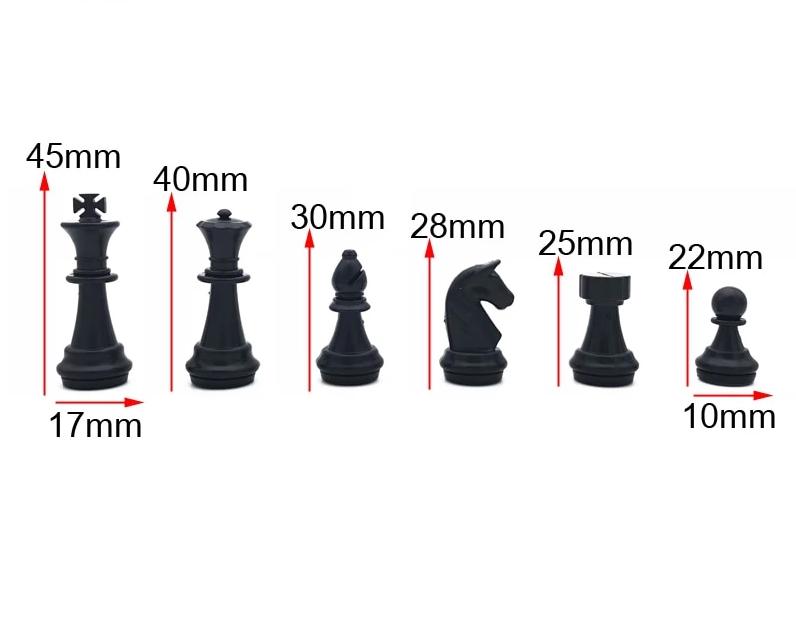 Gros plan sur les pièces d'échecs et leurs dimensions