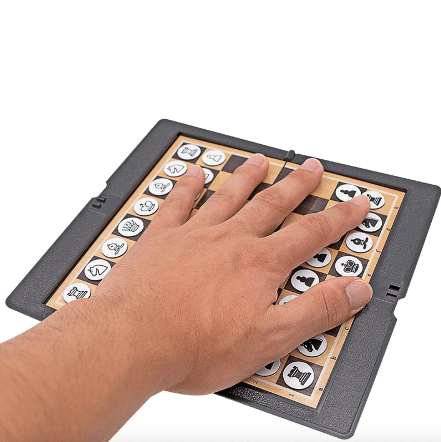 Jeu d'échecs de poche avec pièces alignées