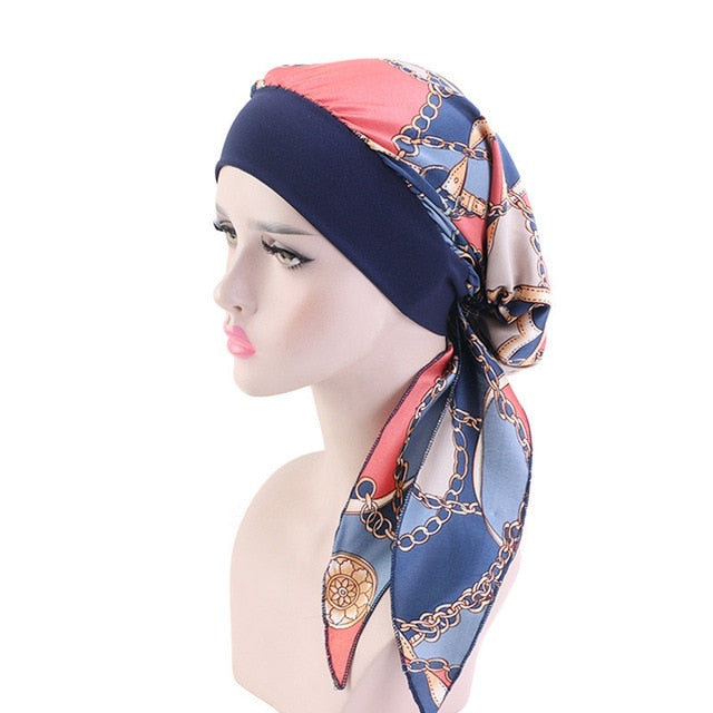 Foulard bleu marine et corail pour cheveux, motifs élégants