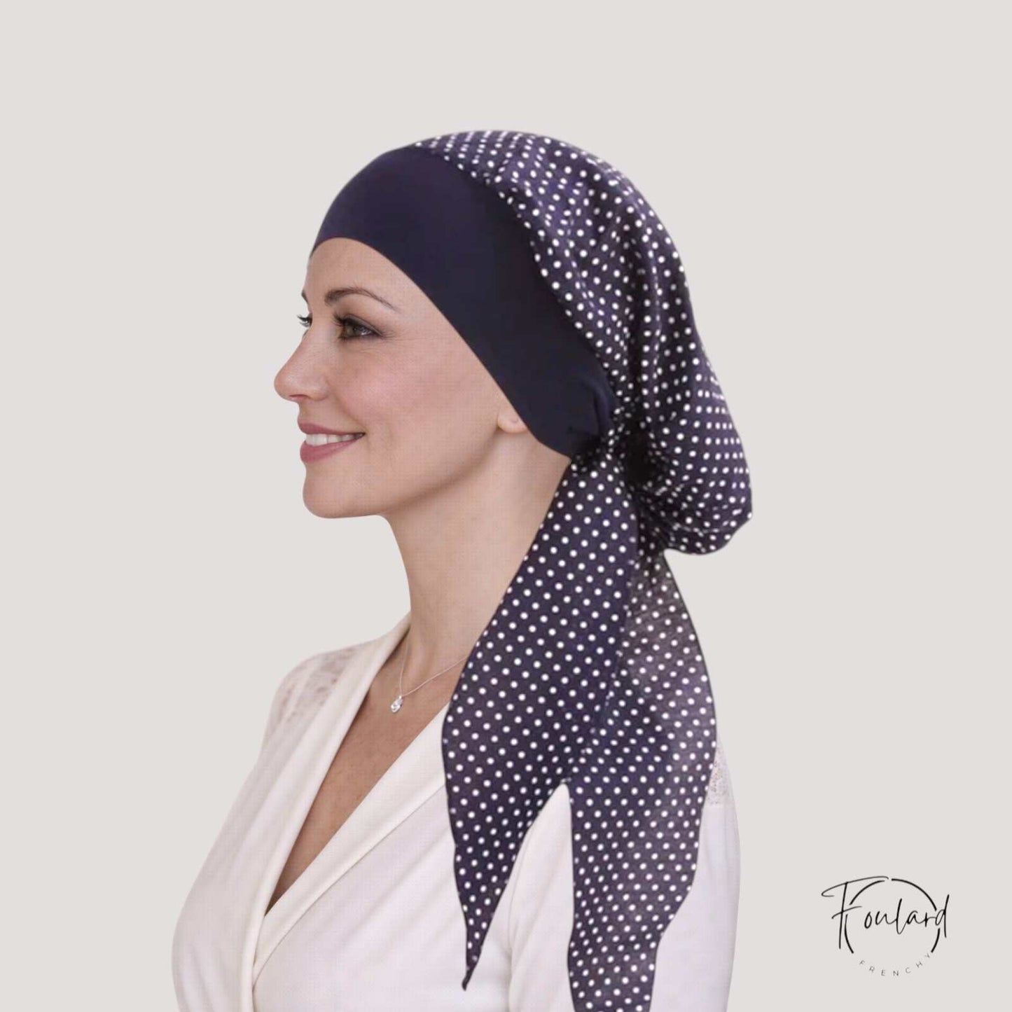 Foulard bleu marine à pois blancs, style rétro élégant