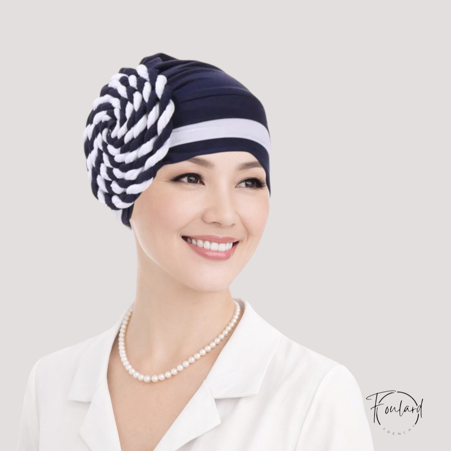 Bonnet bleu marine pour chimio avec finition lisse