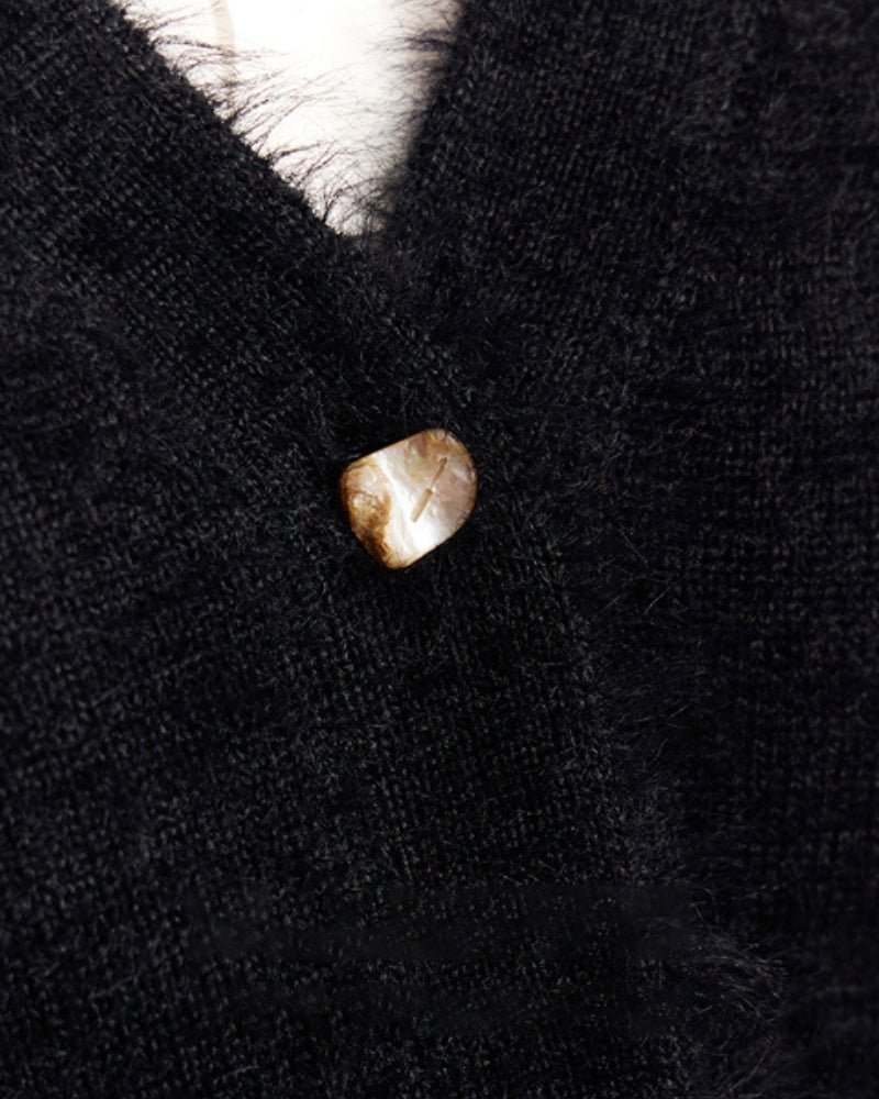 Coutures renforcées du gilet noir pour plus de solidité