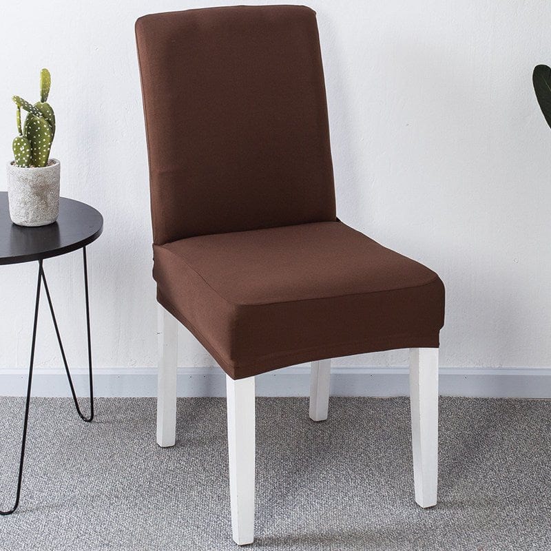 Housse de chaise marron extensible sur chaise en bois