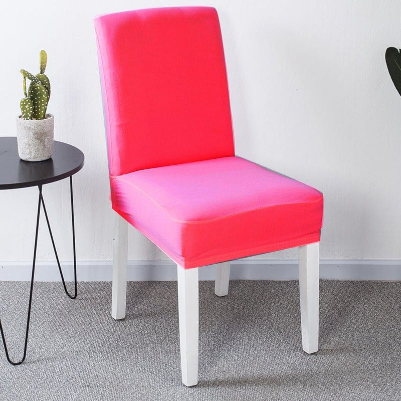 Housse de chaise rose extensible en polyester sur une chaise