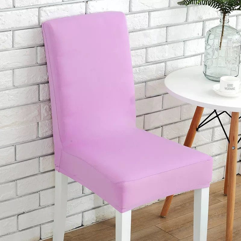 Housse de chaise violette extensible sur chaise en bois