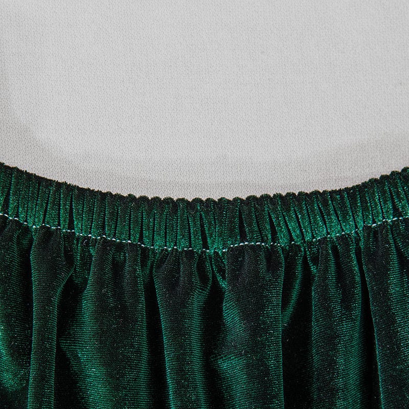 Housse en velours vert ajustée sur un canapé convertible