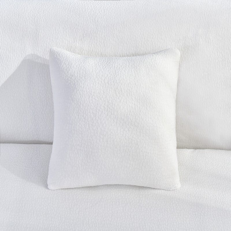 Housse de coussin blanche imperméable sur fond neutre