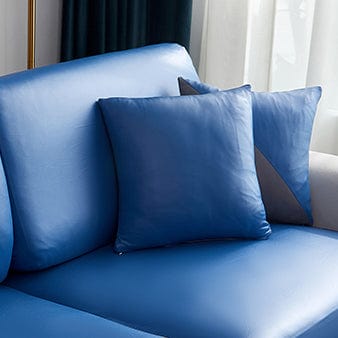 Housse de coussin bleu en simili cuir, vue de face