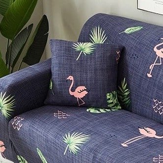 Deux housses de coussin extensibles 45x45 cm sur canapé moderne