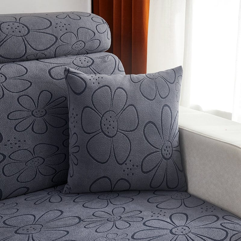 Deux housses de coussin grises en polaire avec motif floral