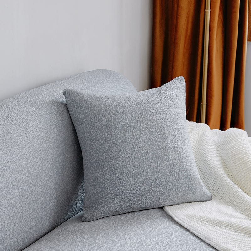 Housse de coussin gris clair imperméable sur canapé
