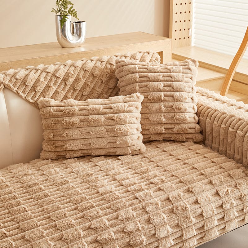 Housse de coussin marron en fausse fourrure épaisse