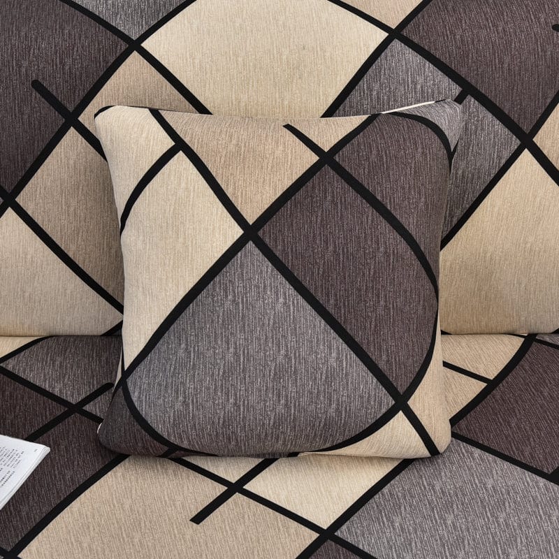 Housses de coussin marron extensibles sur canapé clair