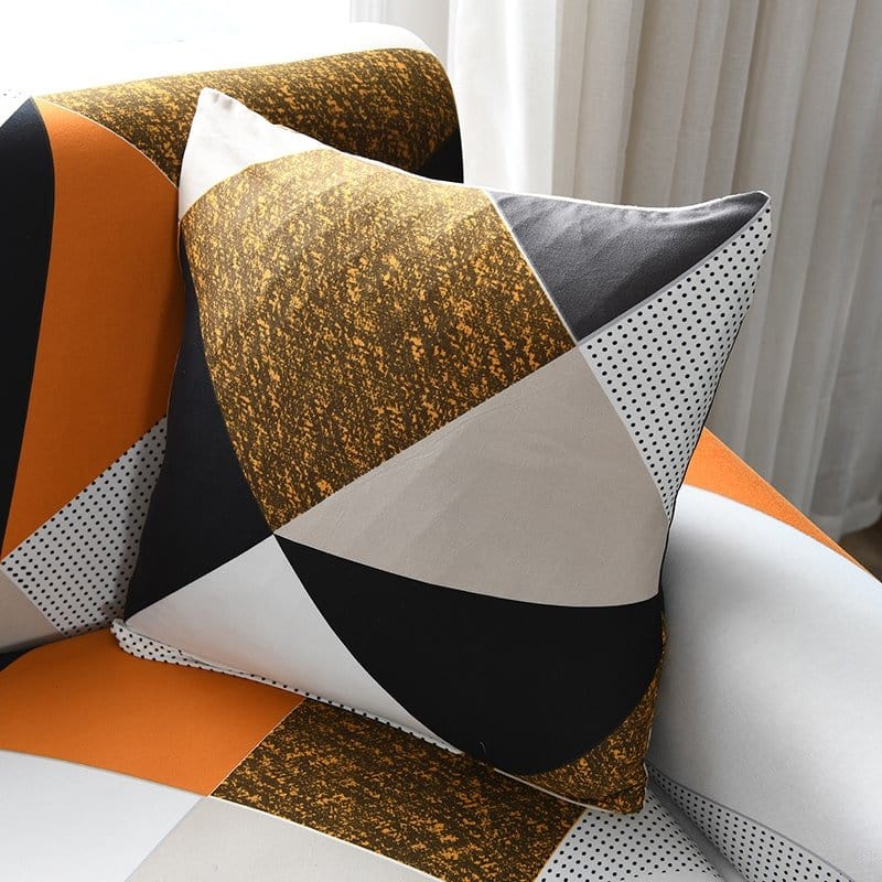 Deux housses de coussins imperméables sur un canapé moderne