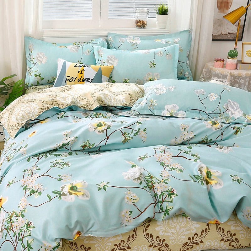 Housse de couette en polyester sur un lit bien fait