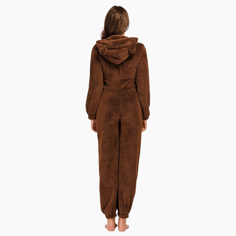 Vue de face de la combi pyjama marron en Pilou Pilou