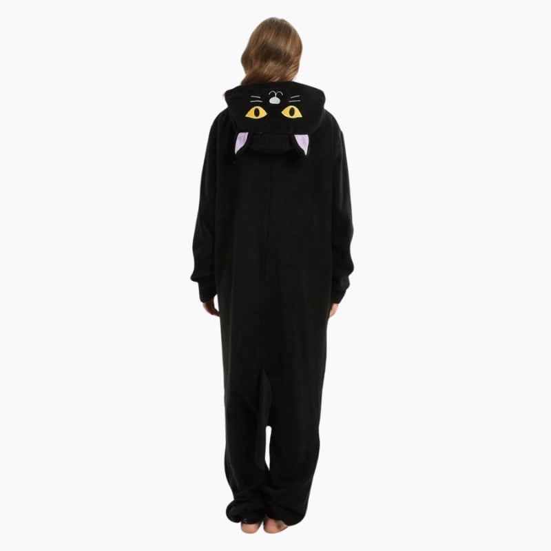 Détail de la capuche chat sur l'onesie polaire