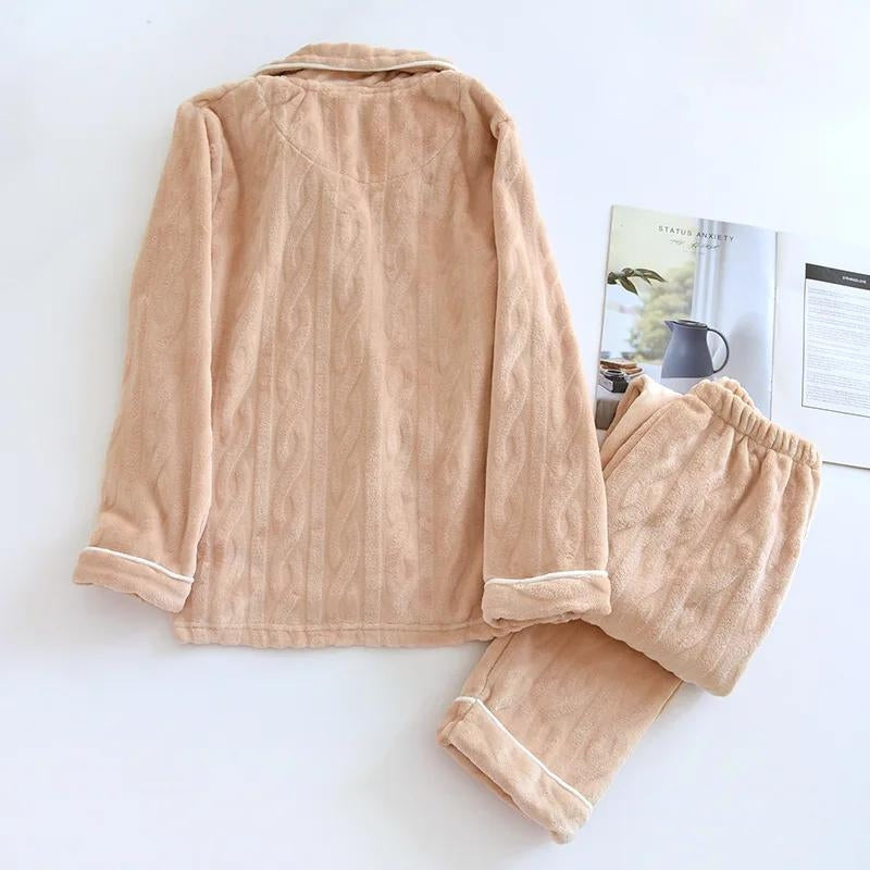 Pyjama orange pastel avec boutons et col châle