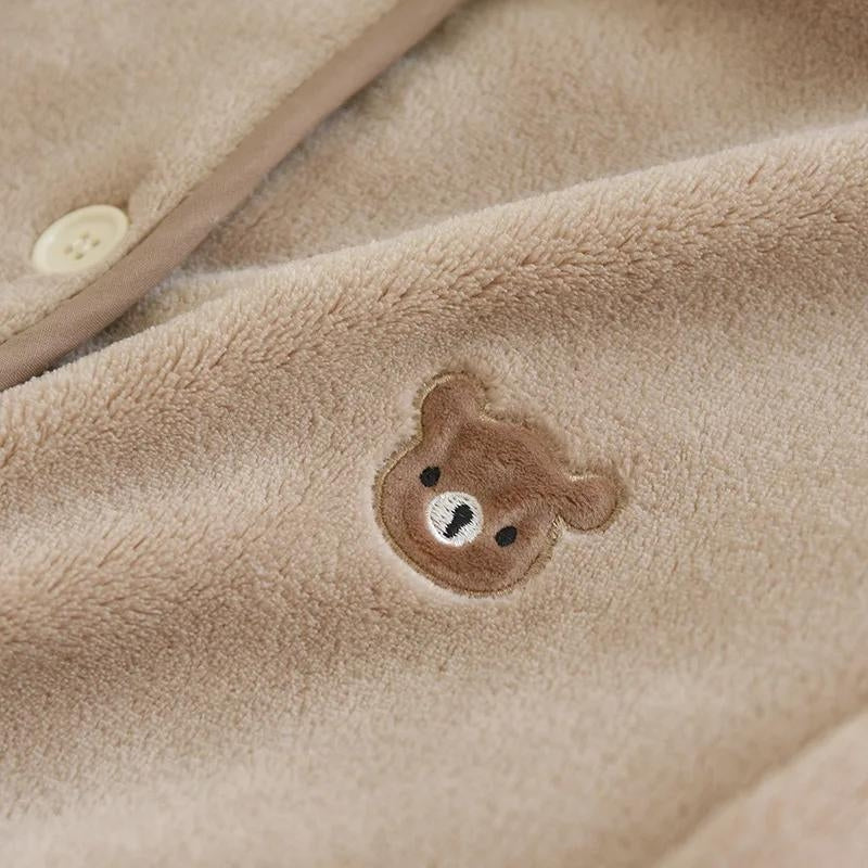 Vue de face du pyjama flanelle homme, col replié et boutons