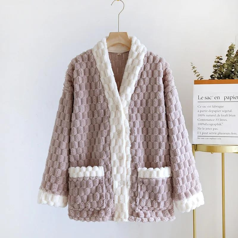Veste de nuit violette en Pilou Pilou avec col en V et boutons