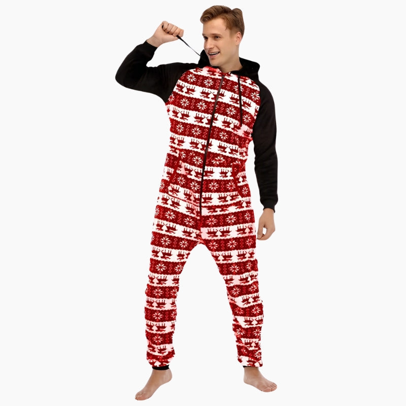 Homme portant un kigurumi rouge et noir de Noël