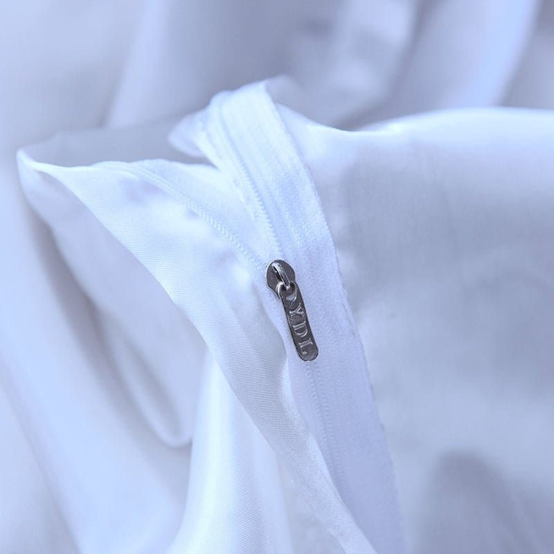 Zoom sur la texture satinée et lisse du polyester