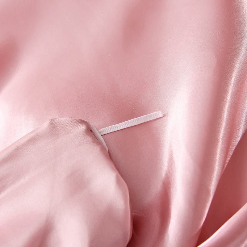 Parure de lit satinée apportant une touche chic