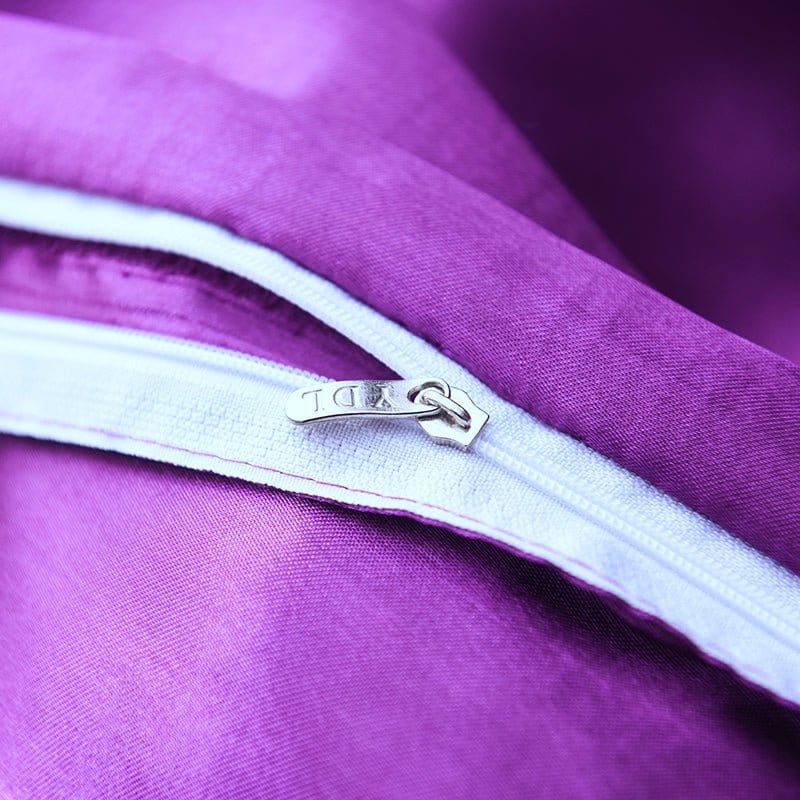 Vue rapprochée de la douceur du tissu polyester violet