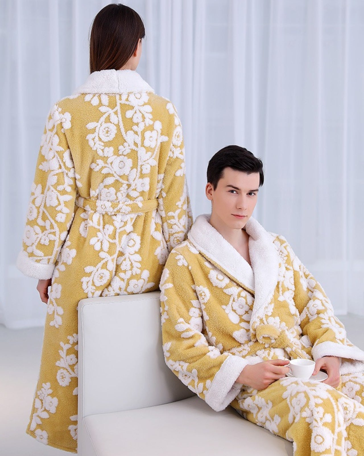 Peignoir couple polaire jaune et blanc motif fleuri