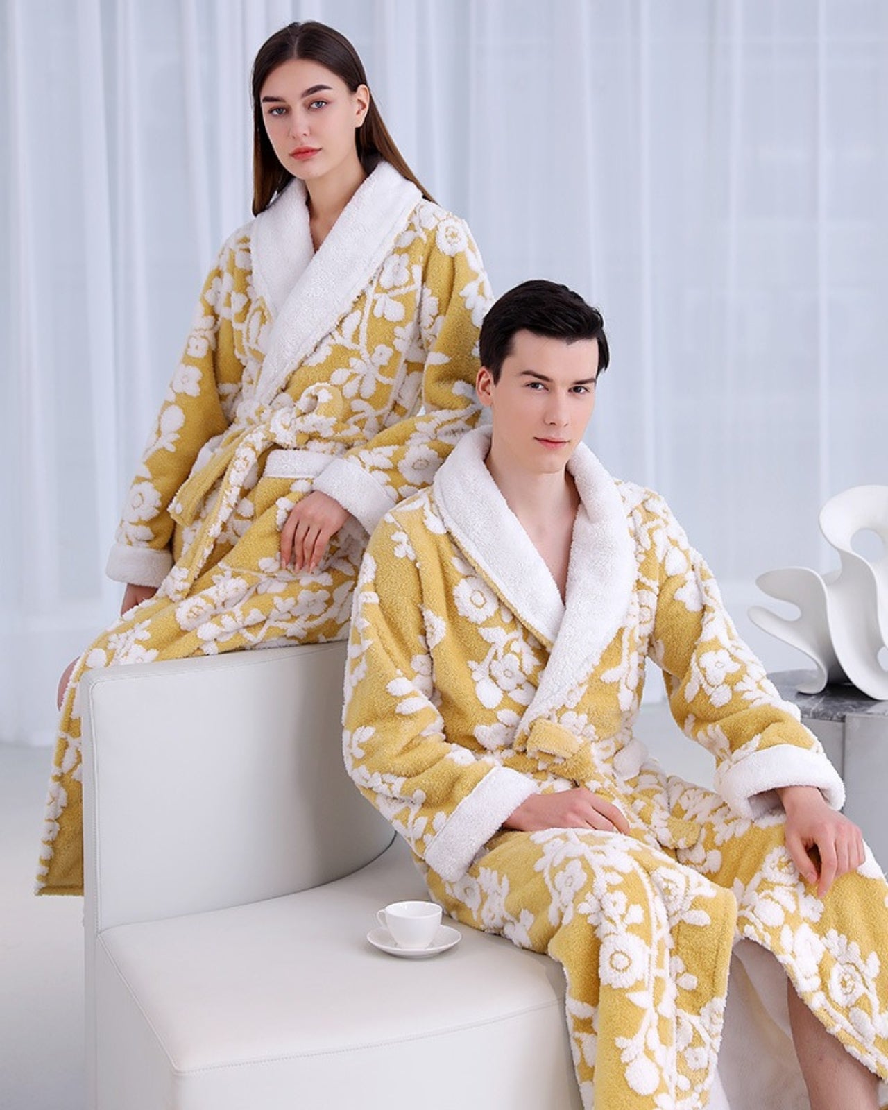 Peignoir couple polaire jaune et blanc motif fleuri