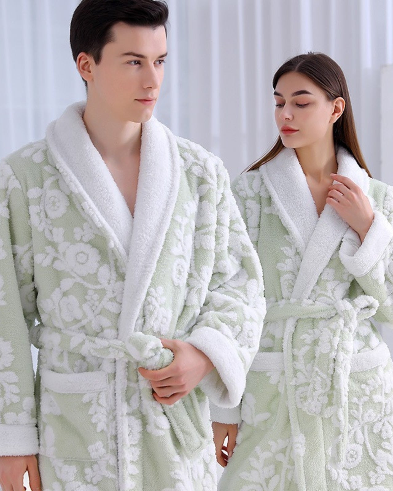 Peignoir couple polaire vert et blanc motif fleuri
