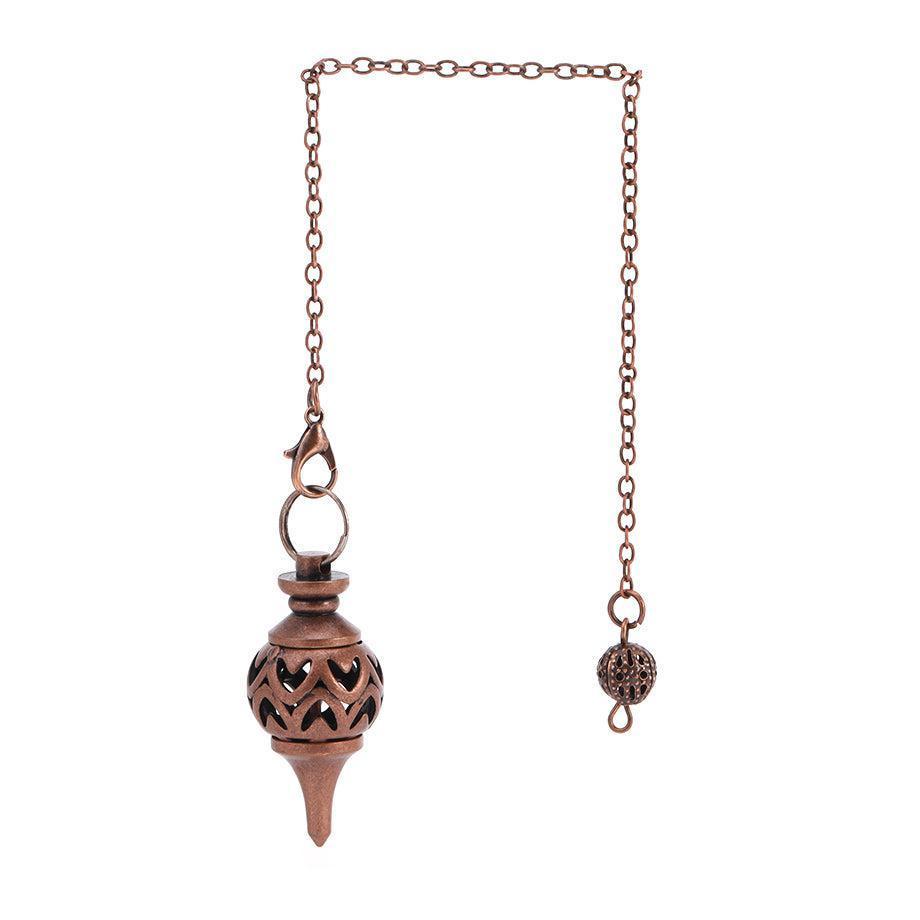Pendule en cuivre antique, capturant la texture détaillée