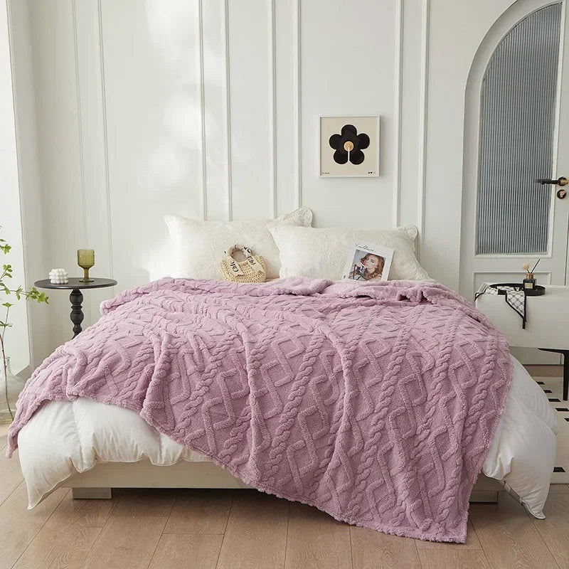 Plaid mauve torsadé en Pilou Pilou sur un canapé