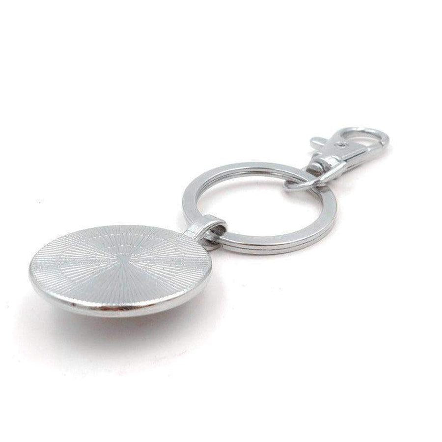 Vue rapprochée du cabochon en verre résistant sur le porte-clés
