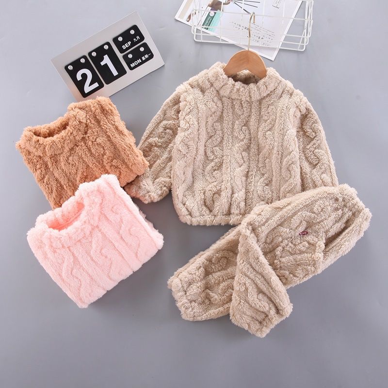 Ensemble pyjama enfant beige avec motifs croisés