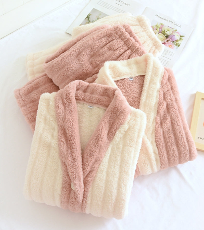 Ensemble pyjama crème avec poches et touches de rose
