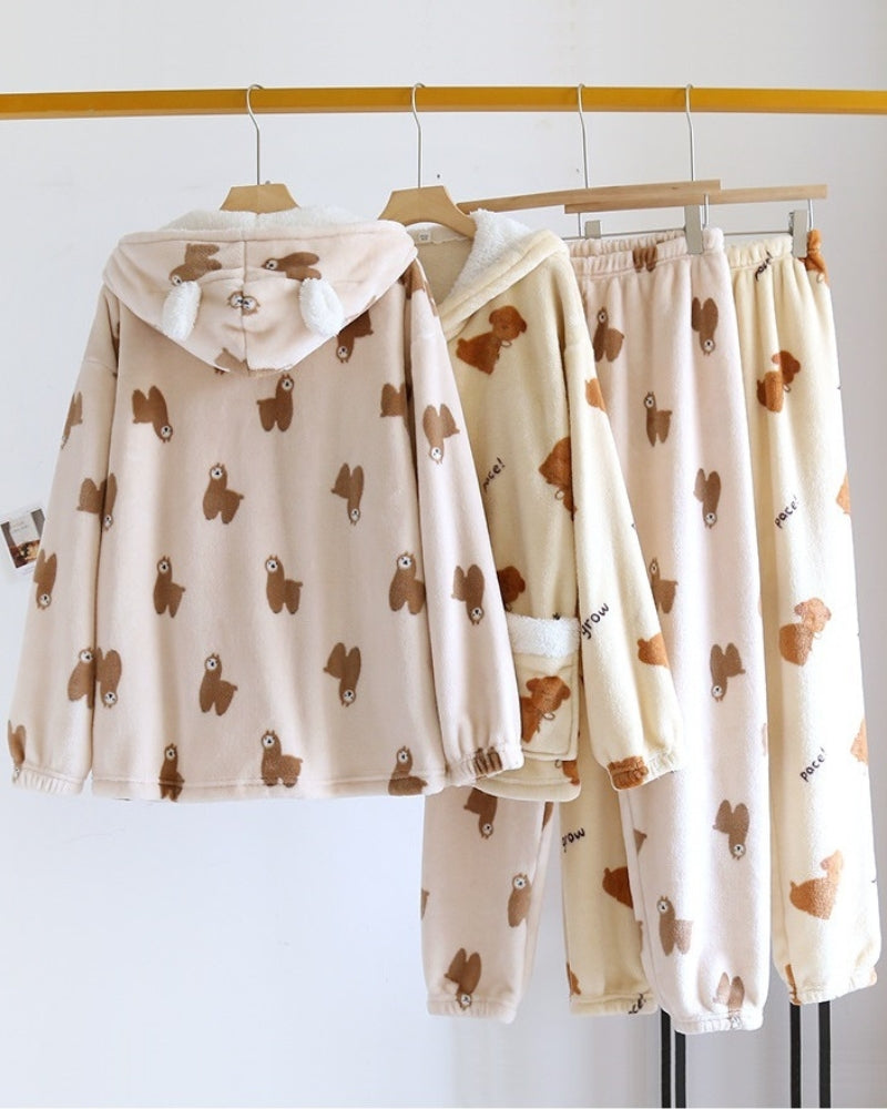 Vue de face d'un pyjama avec capuche en Pilou