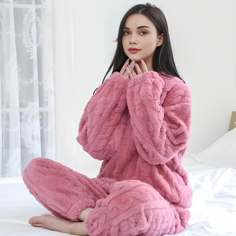 Pyjama rose en pilou pilou pour femme sur cintre