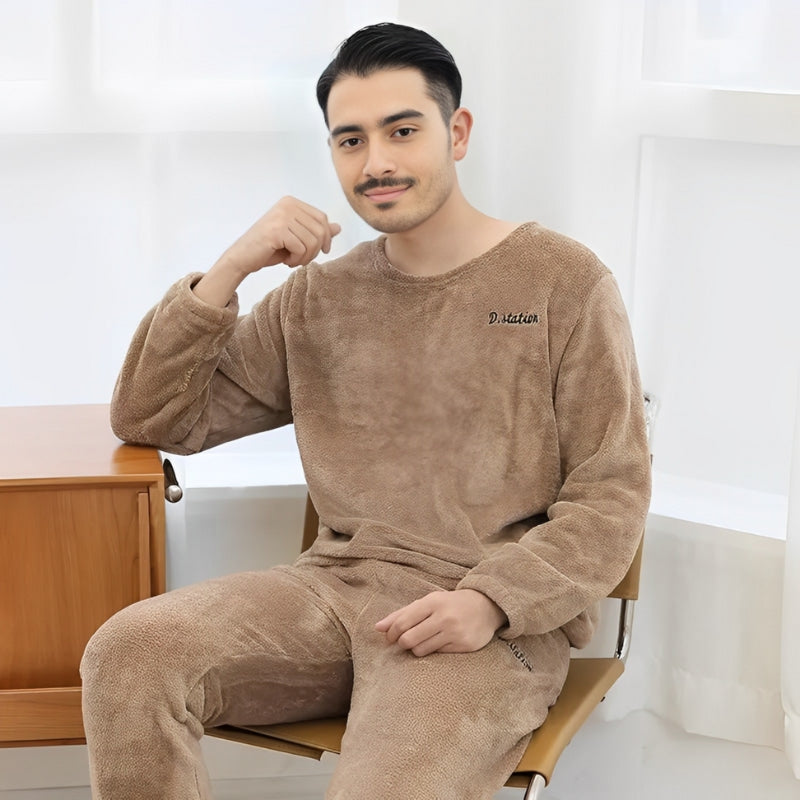 Pyjama polaire marron pour homme sur cintre