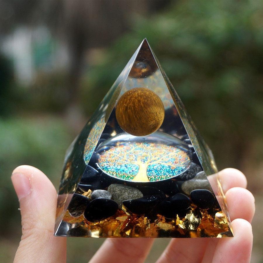 Pyramide Orgonite avec obsidienne et feuille d'or