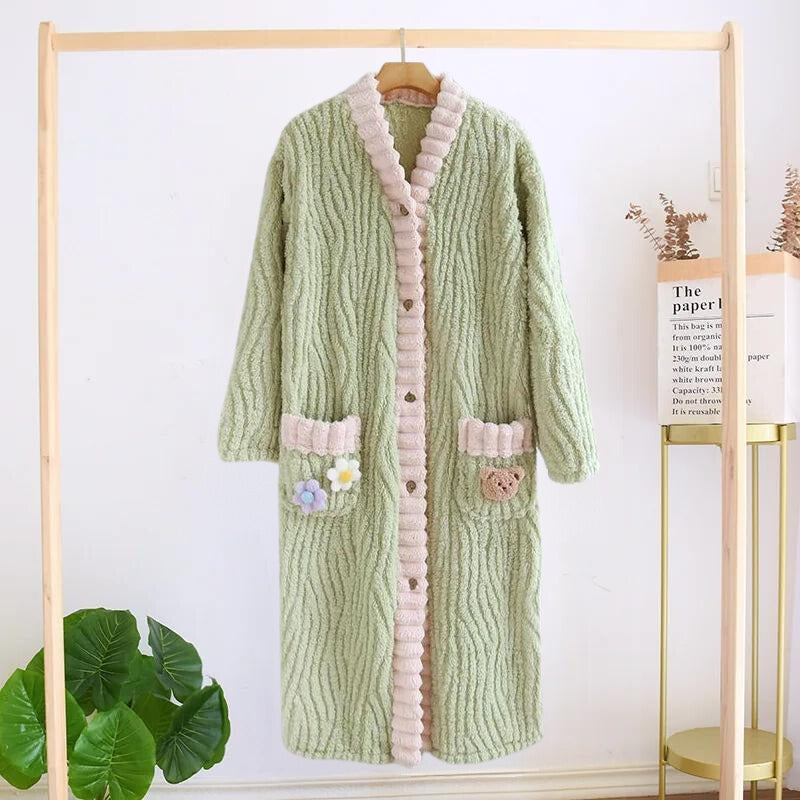 Robe de chambre verte en Pilou Pilou avec boutons et poches