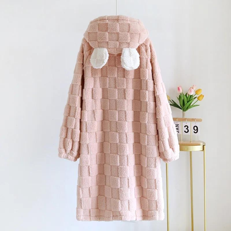 Robe de chambre rose en laine avec capuche et poches