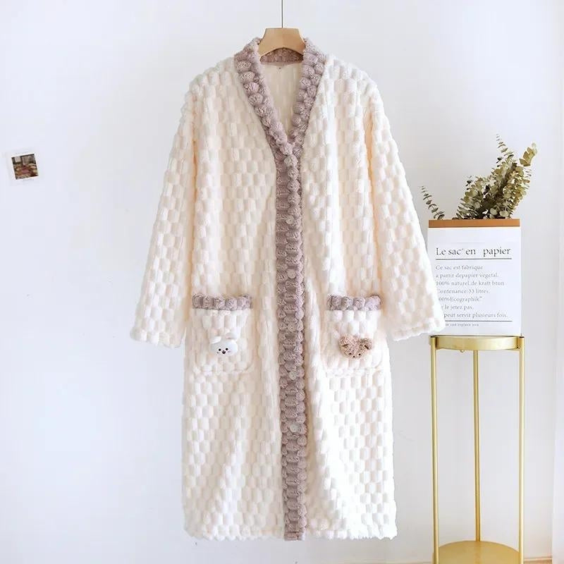 Robe de chambre blanche et violette en Pilou Pilou avec poches