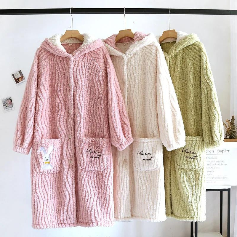 Robe de chambre blanche avec capuche et poches frontales