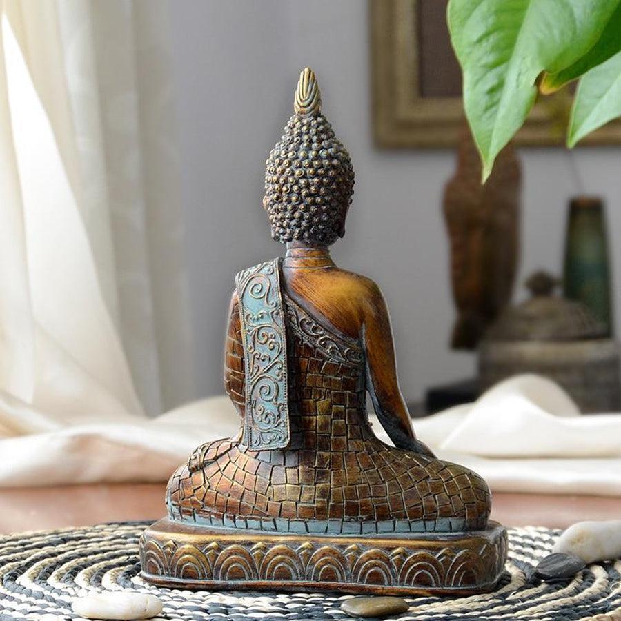 Détail des mains en bhumisparsa-mudra sur la statue