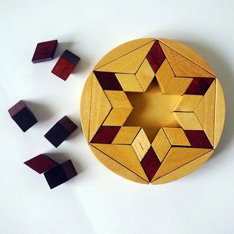 Assemblage de pièces bicolores formant une étoile