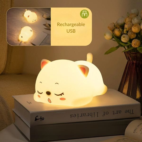 Veilleuse chat allumée, lumière douce et apaisante