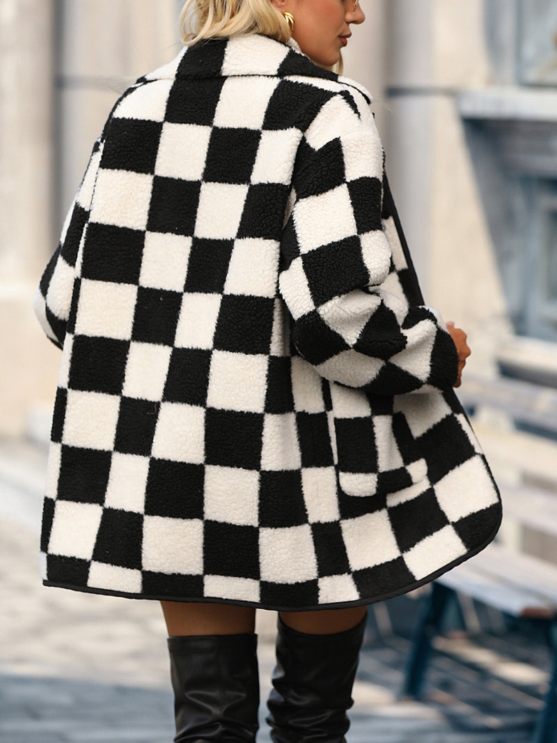 Gros plan sur la texture douce de la veste à carreaux