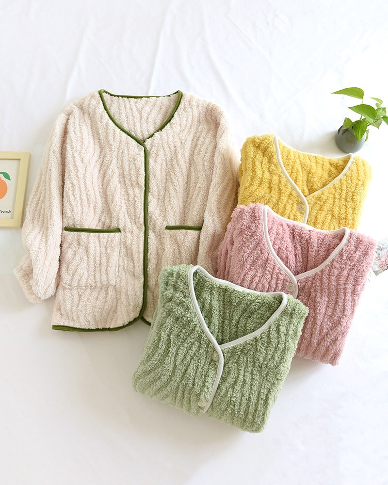 Vue arrière de la veste de pyjama rose